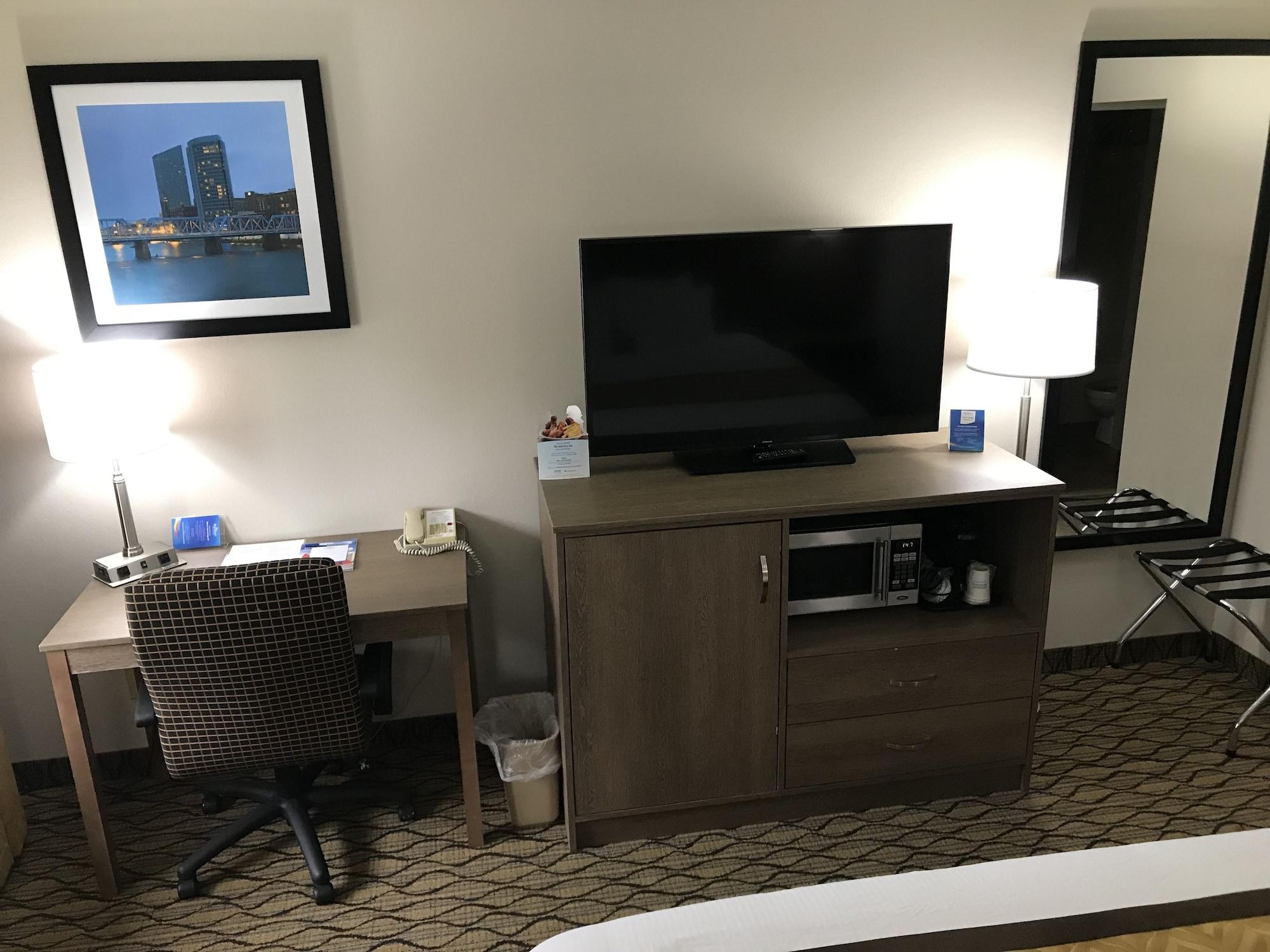 מלון Cascade Baymont By Wyndham Grand Rapids Airport מראה חיצוני תמונה